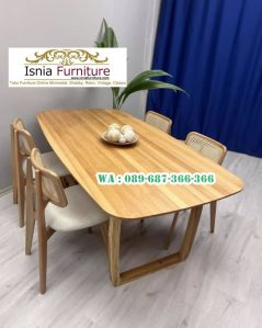 Meja Makan Kayu